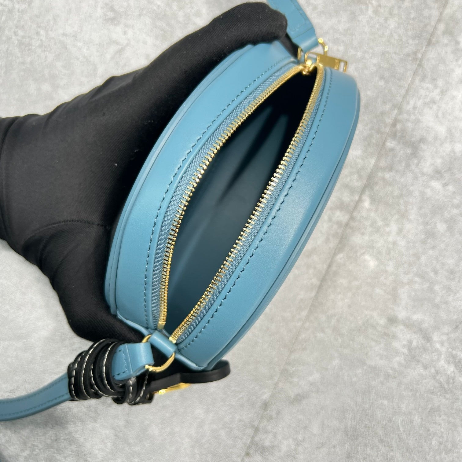 Crossbody Oval Purse Cuir Triomphe Blue For Women 6in/16cm 10I703DPQ.07DD