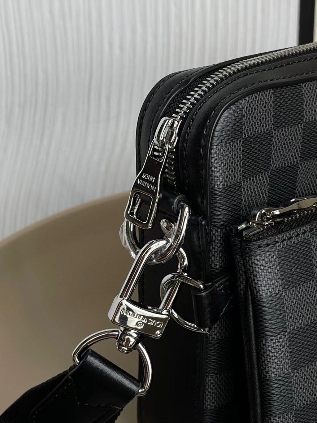 Louis Vuitton Trio Messenger Damier Graphite Canvas For Men, Bags, Crossbody Bags 9.8in/25cm Louis Vuitton N58040