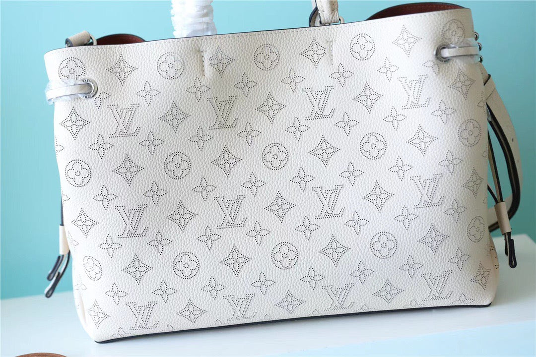Louis Vuitton Bella Tote Mahina Creme Beige For Women,  Shoulder And Crossbody Bags 12.6in/32cm Louis Vuitton M59203
