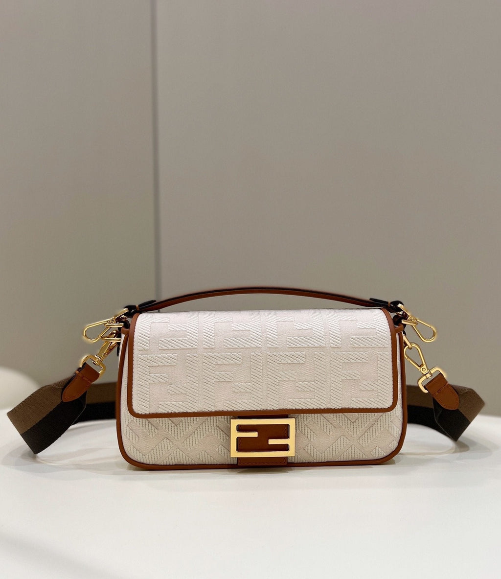 Baguette White For Women, Women’ Handbags, Shoulder And Crossbody Bags 10.6in/27cm FF 8BR600