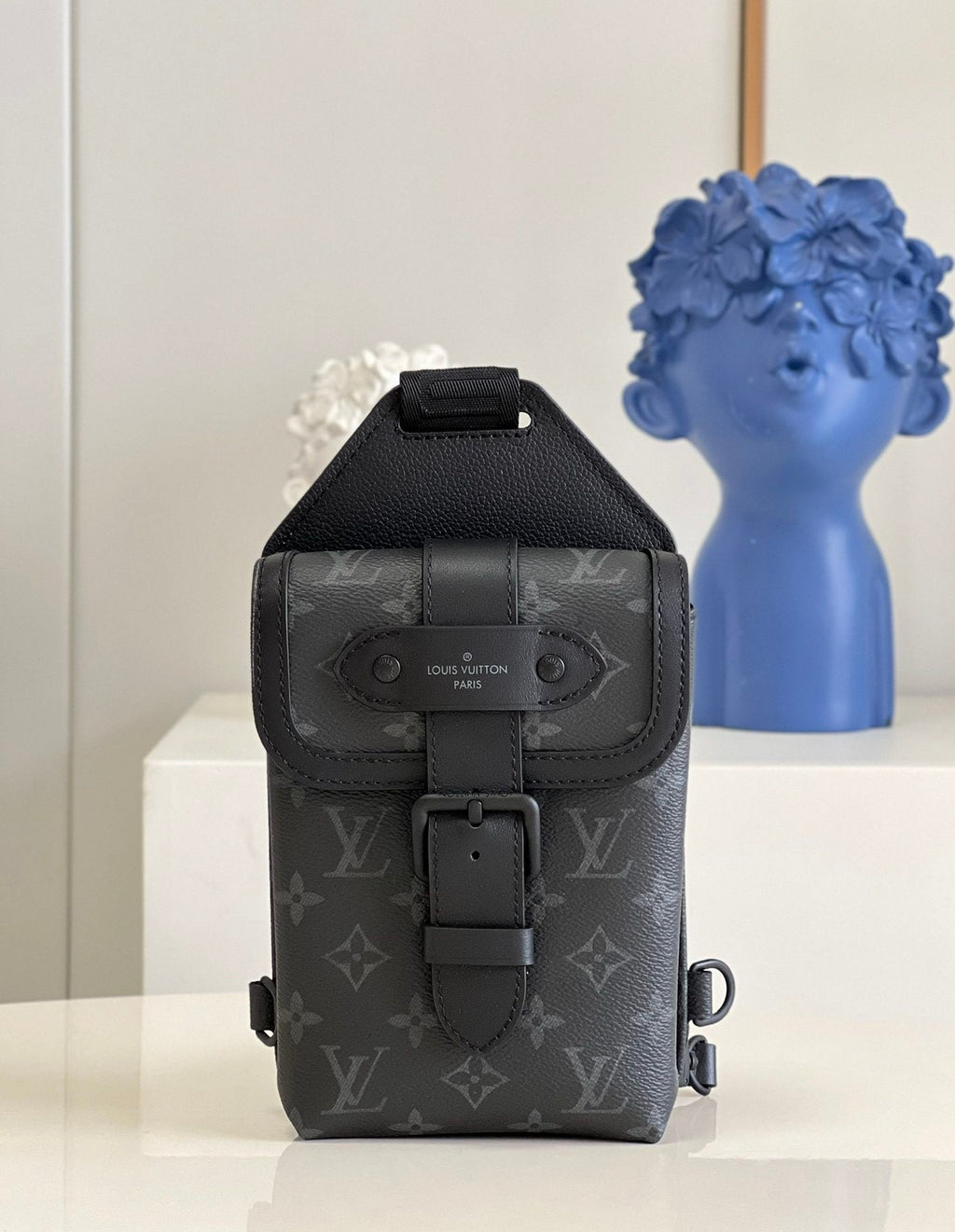 Louis Vuitton Saumur Slingbag Monogram Eclipse Black For Men, Bags, Crossbody Bags 7.1in/18cm Louis Vuitton M45912
