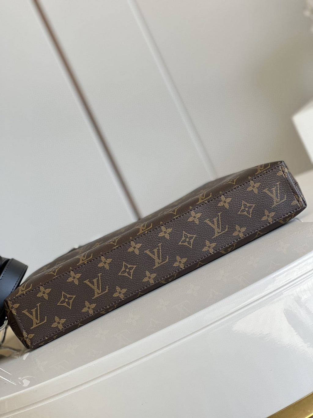 Louis Vuitton Porte Documents Jour Business Bag Monogram For Men, Bags, Shoulder And Crossbody Bags 14.6in/37cm Louis Vuitton