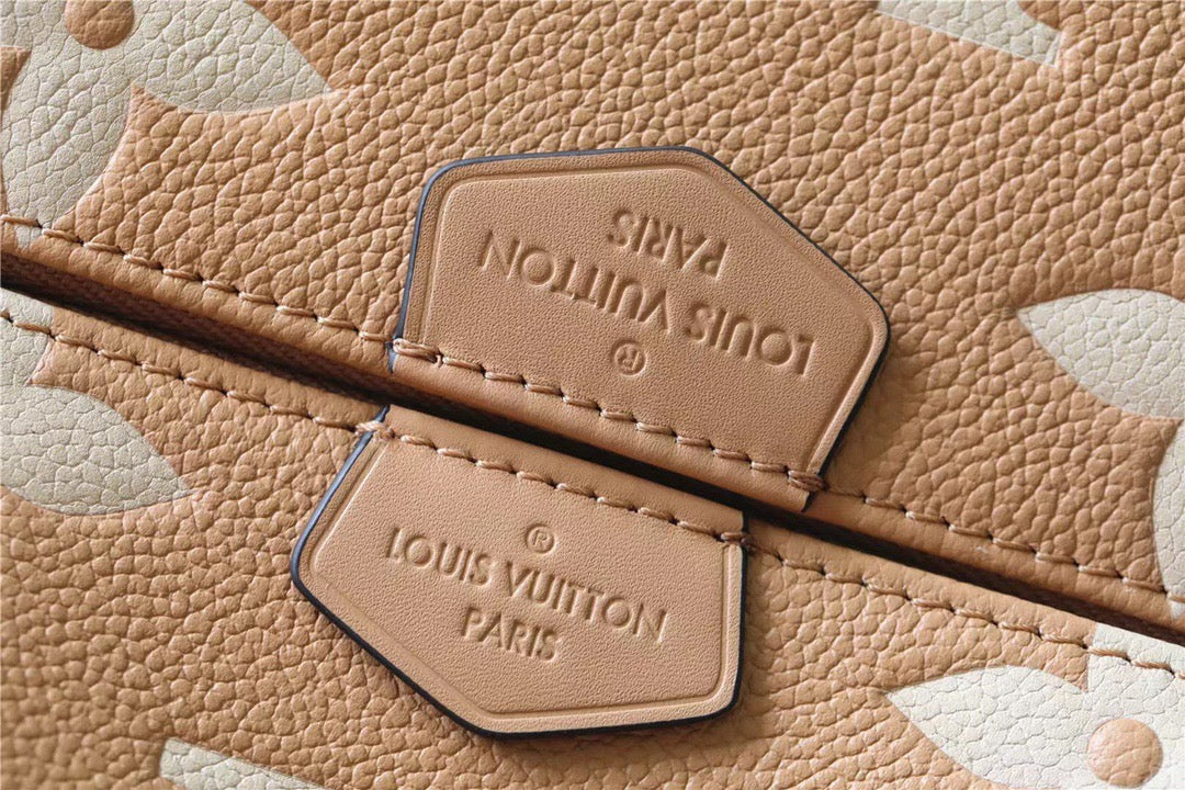 Louis Vuitton Multi Pochette AcGLAMIssoires Monogram Empreinte Arizona Beige / Cream For Women,  Shoulder And Crossbody Bags 9.8in/25cm Louis Vuitton M45983