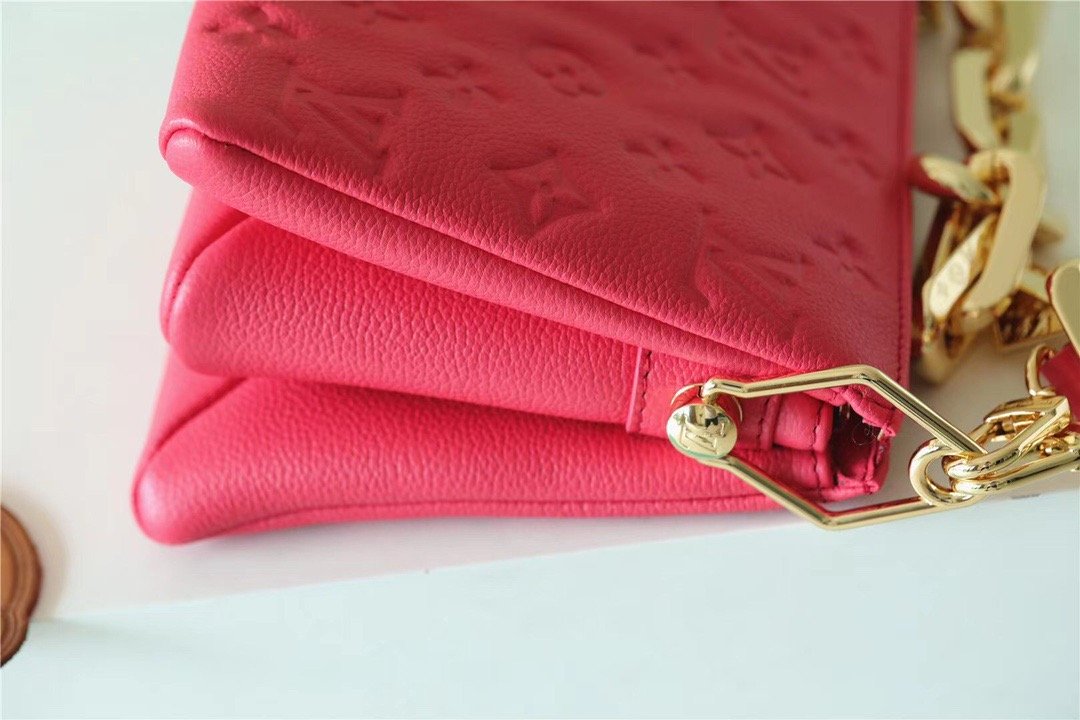 Louis Vuitton Coussin Grain GlamIuo Pink For Women, WomenÃƒÂ¢Ã¢â€šÂ¬Ã¢â€žÂ¢s Bags, Shoulder And Crossbody Bags 8.3in/21cm Louis Vuitton M20750