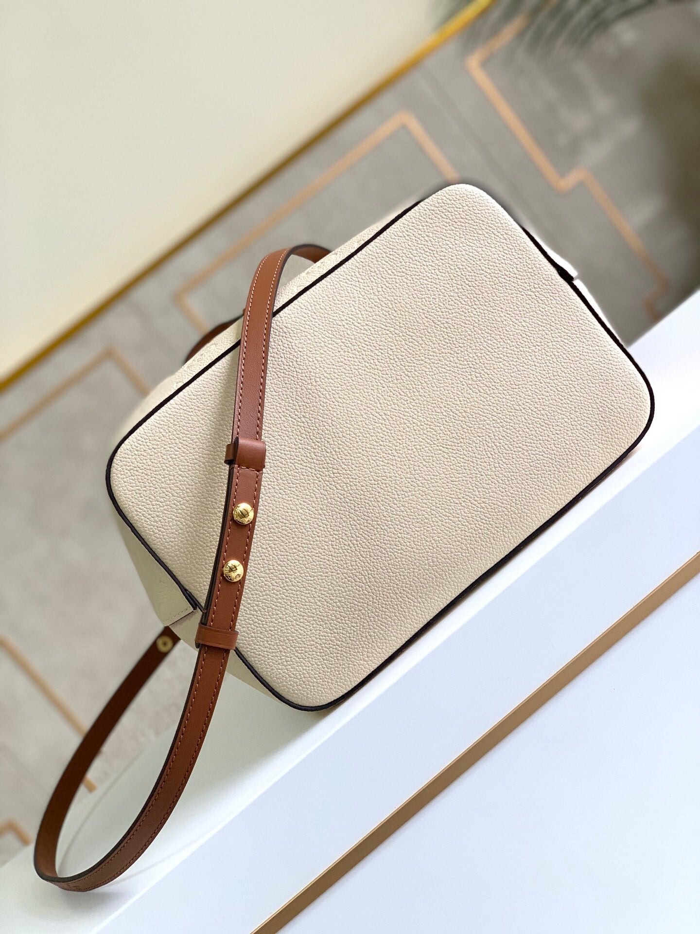 Louis Vuitton NeoNoe MM Bucket Bag Monogram Empreinte Creme For Women, Women’s Bags, Shoulder Bags 10.2in/26cm Louis Vuitton M45307