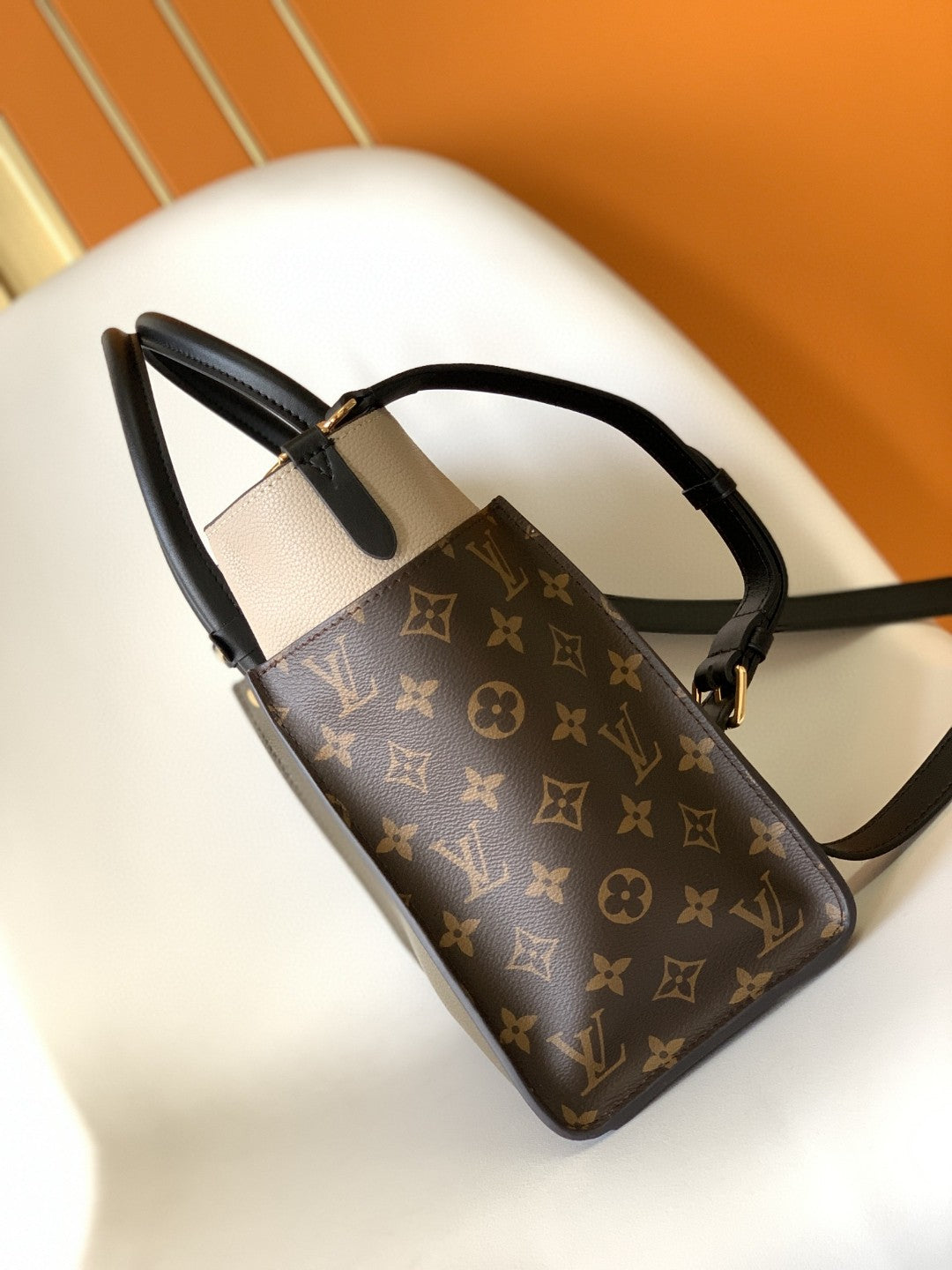 Louis Vuitton On My Side MM Tote Bag Monogram Canvas Laurier Green For Women,  Shoulder Bags 12in/31cm Louis Vuitton M55302