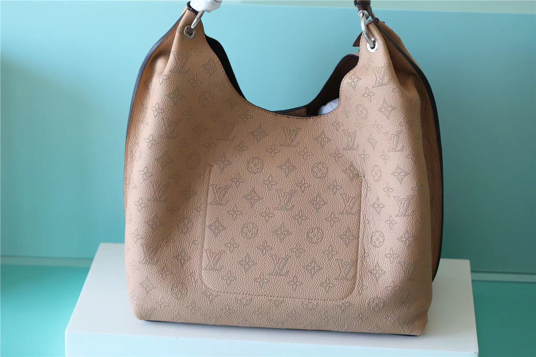 Louis Vuitton Carmel Hobo Bag Mahina Galet For Women, WomenÃƒÂ¢Ã¢â€šÂ¬Ã¢â€žÂ¢s Handbags, Shoulder Bags And Crossbody Bags 13.8in/35in Louis Vuitton