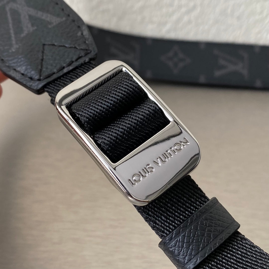 Louis Vuitton Outdoor Slingbag Taigarama Noir Black For Men, Bags, Crossbody Bags 8.3in/21cm Louis Vuitton M30741