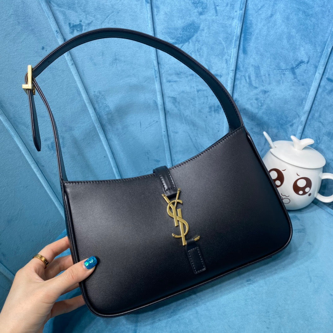 YSSL Le 5 Ã 7 Hobo Bag In Smooth Black For Women 9in/23cm YSL 6572282R20W1000