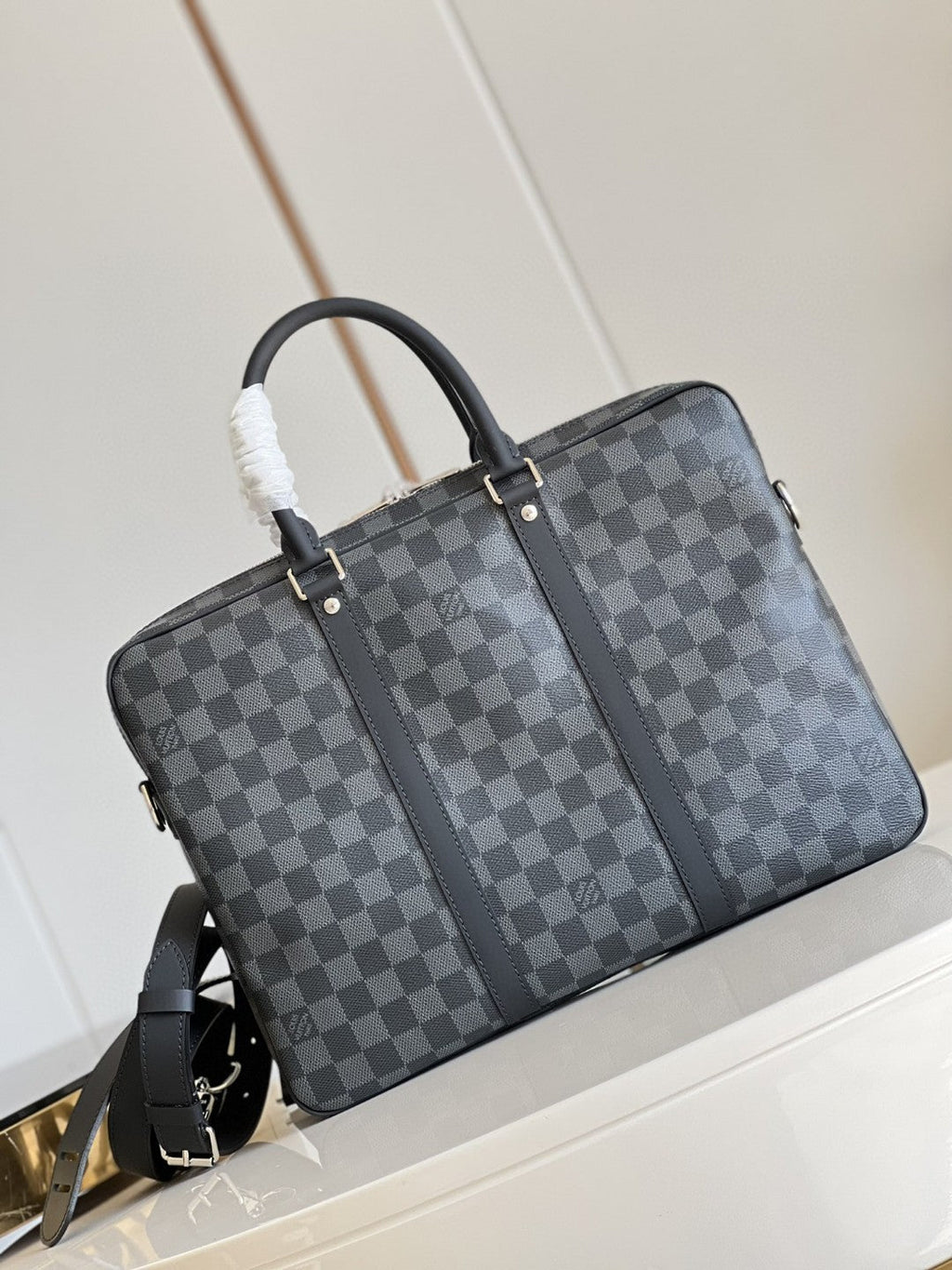 Louis Vuitton Porte Documents Voyage PM Damier Graphite Canvas For Men, Bags, Shoulder And Crossbody Bags 13.8in/35cm Louis Vuitton N41478