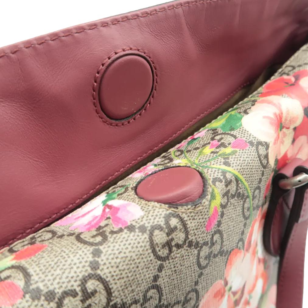 GUCCI Linea A Foldover Gucci Supreme Monogram Blooms Tote Bag Multicolor Dry Rose 429147