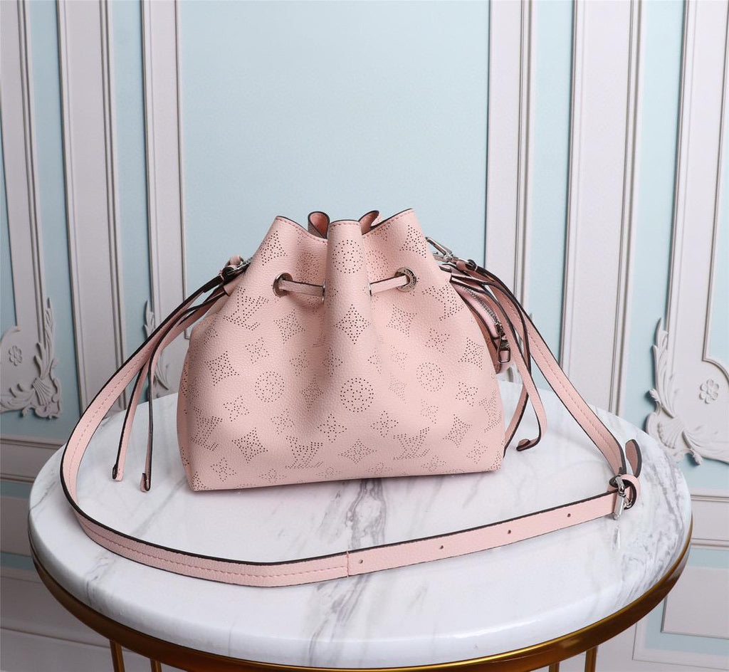 Louis Vuitton Bella Bucket Bag Mahina Magnolia Pink For Women, WomenÃƒÂ¢Ã¢â€šÂ¬Ã¢â€žÂ¢s Handbags, Shoulder And Crossbody Bags 7.5in/22cm Louis Vuitton M57068
