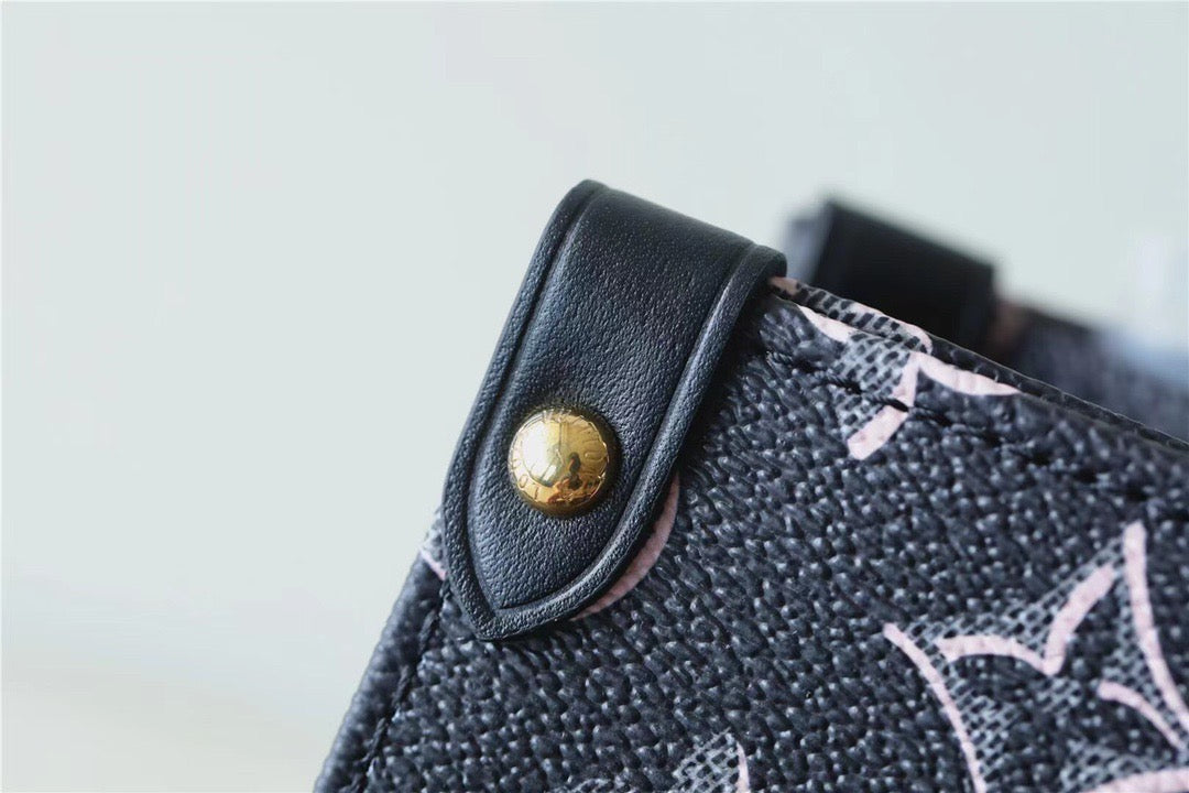 Louis Vuitton OnTheGo MM Monogram Canvas Black For Women,  Shoulder And Crossbody Bags 13.8in/35cm Louis Vuitton M46154