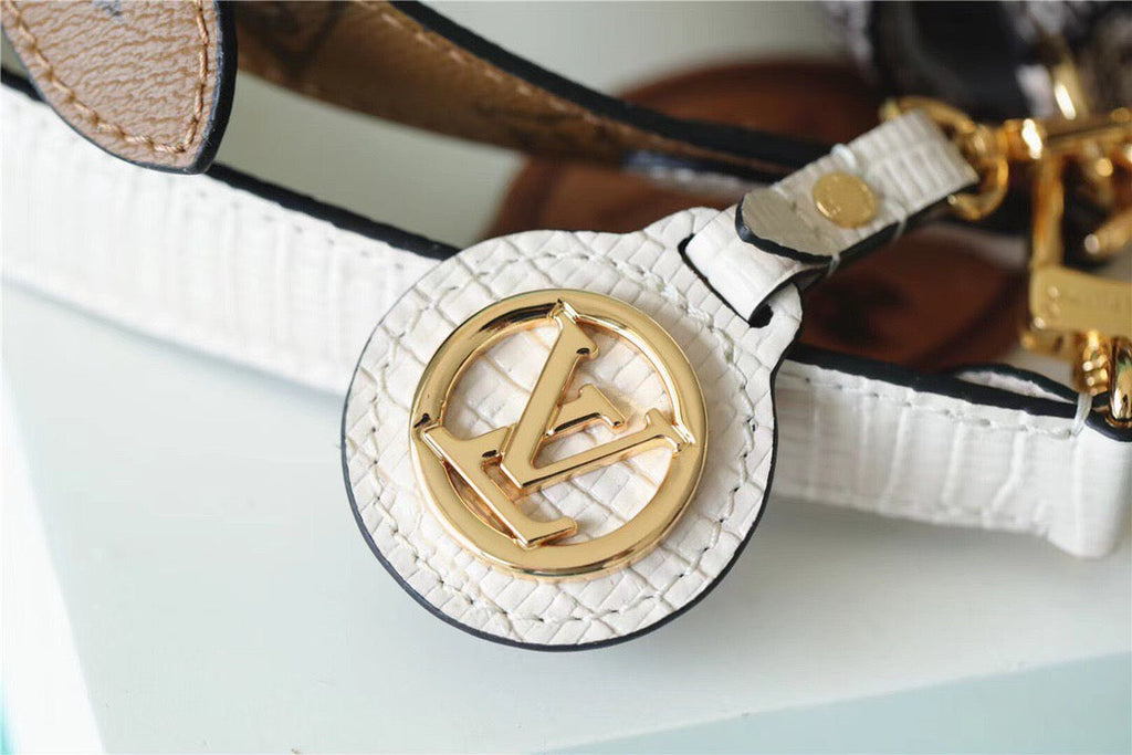 Louis Vuitton Swing Monogram SiLouis Vuittoner For Women,  Shoulder And Crossbody Bags 24cm/9.4in Louis VuittonÃƒâ€šÃ‚Â 
