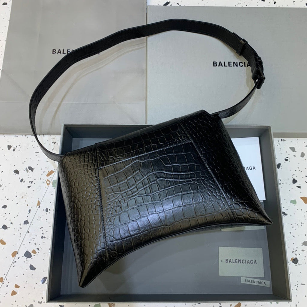 Downtown MeDiorum Shoulder Bag In Black, For Women,  Bags 12.6in/32cm