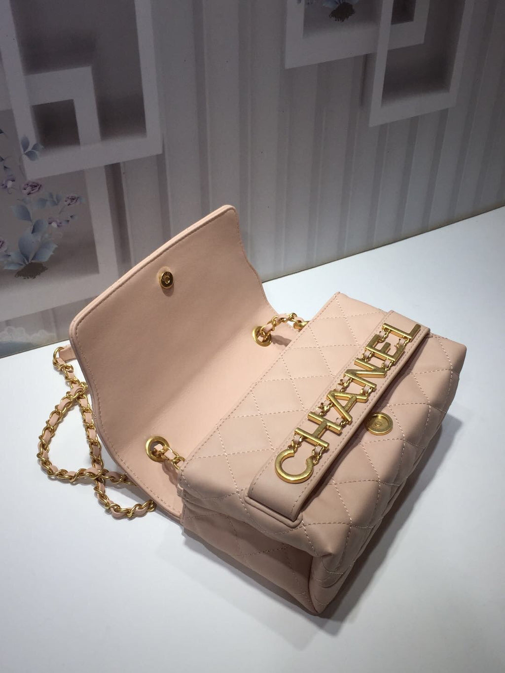 ChanelFront Logo Small GlamIap Bag Gold Hardware Creme For Women Handbags, Shoulder Bags 8.2in/21cm AS1490