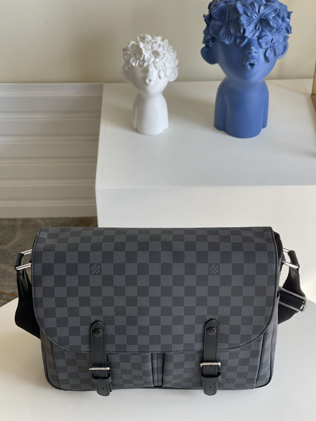 Louis Vuitton Christopher Messenger Bag Damier Graphite Canvas For Men, Bags, Shoulder And Crossbody Bags 13in/33cm Louis Vuitton N41500