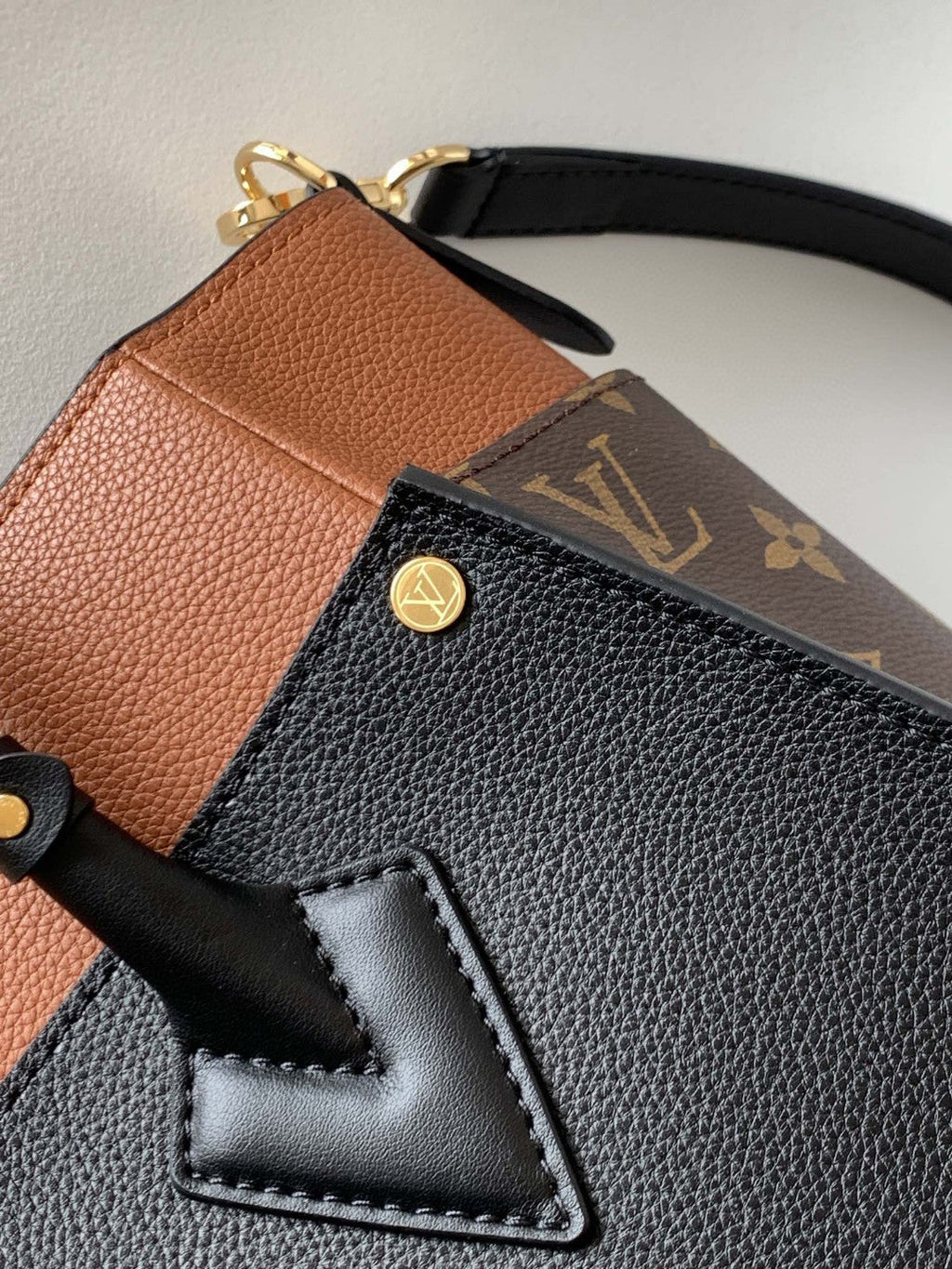 Louis Vuitton On My Side MM Tote Bag Monogram Canvas Black For Women,  Shoulder Bags 12in/31cm Louis Vuitton M53823