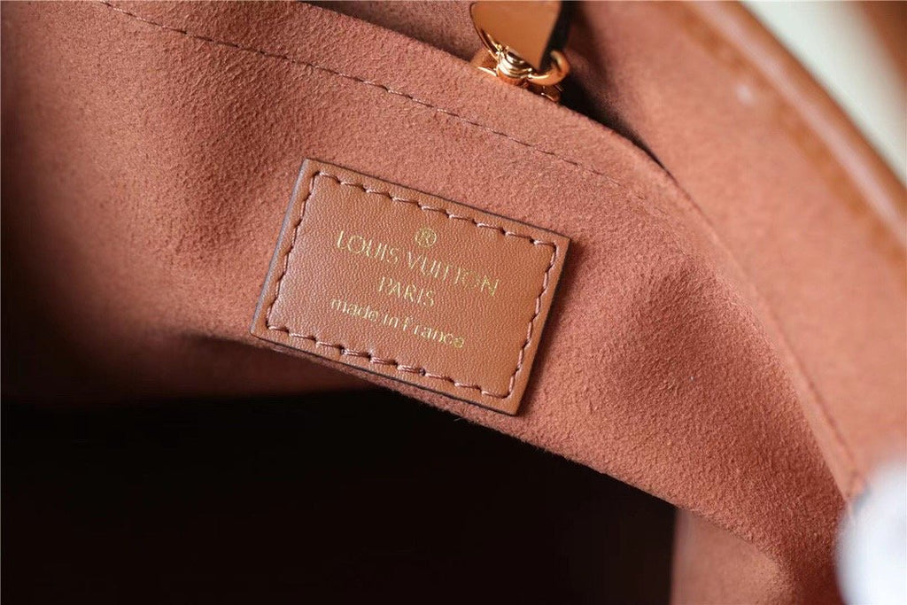Louis Vuitton Petit Bucket Raffia Caramel Brown For Women, Women’s Bags, Shoulder And Crossbody Bags 9.4in/24cm Louis Vuitton M59961