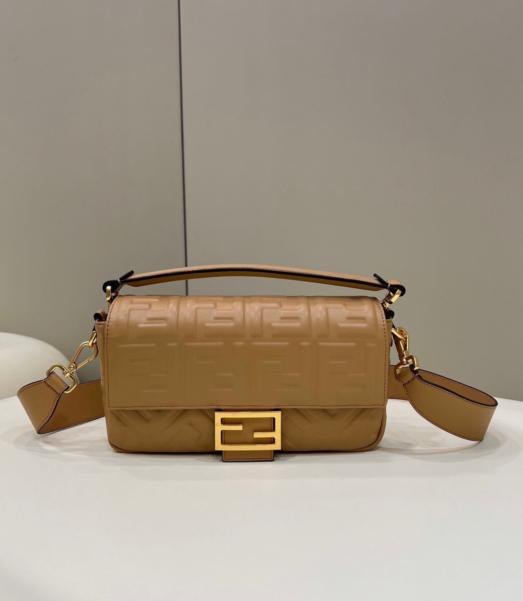 Baguette Brown For Women, Women’s Handbags, Shoulder And Crossbody Bags 10.6in/27cm FF 8BR600