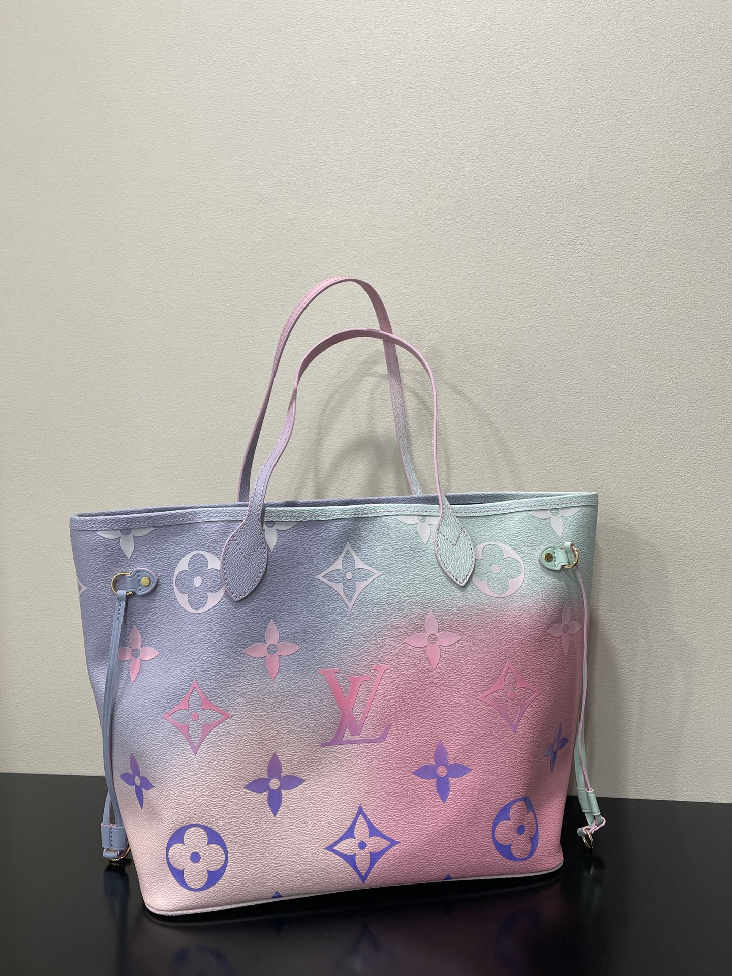 Louis Vuitton Neverfull MM Tote Bag Monogram Canvas Sunrise Pastel For Women,  Shoulder Bags 12.2in/31cm Louis Vuitton M46077