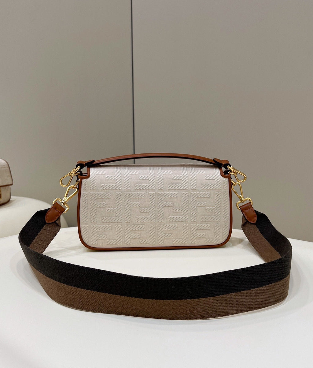 Baguette White For Women, Women’ Handbags, Shoulder And Crossbody Bags 10.6in/27cm FF 8BR600