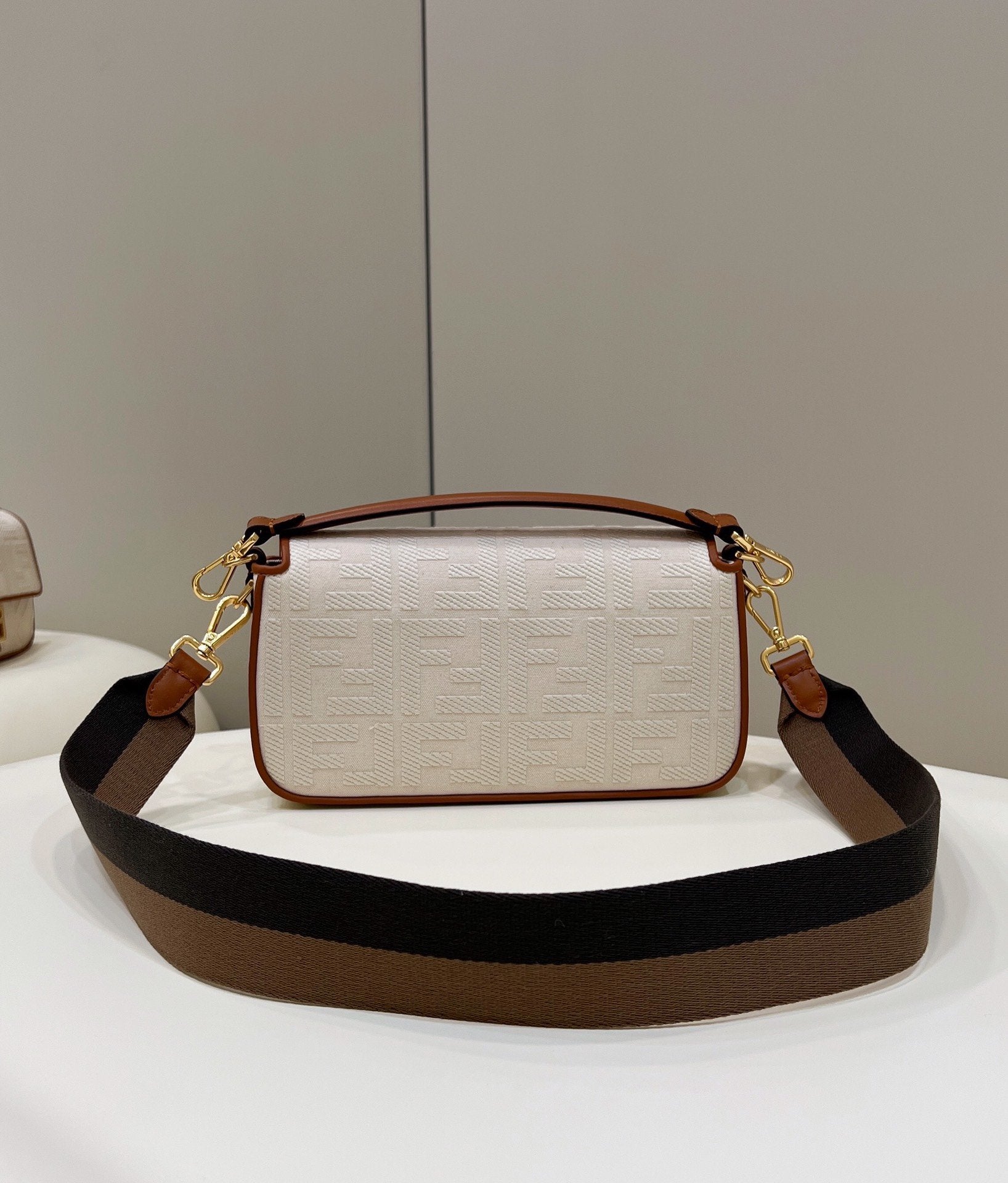 Baguette White For Women, Women’ Handbags, Shoulder And Crossbody Bags 10.6in/27cm FF 8BR600