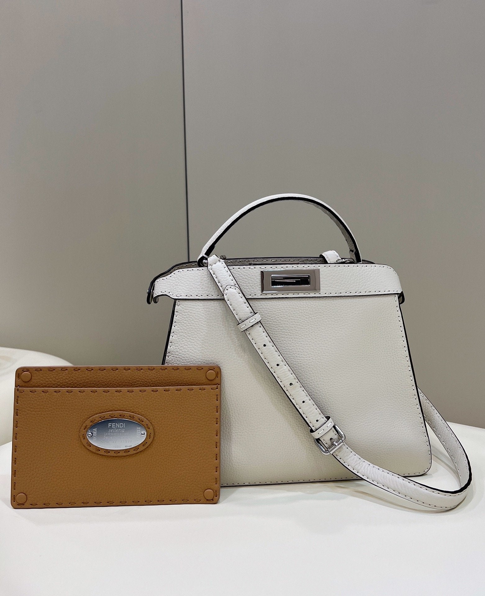 FI ISeeU MeGLAMIum White For Women, Handbags, Shoulder Bags 13.1in/33.5cm FF