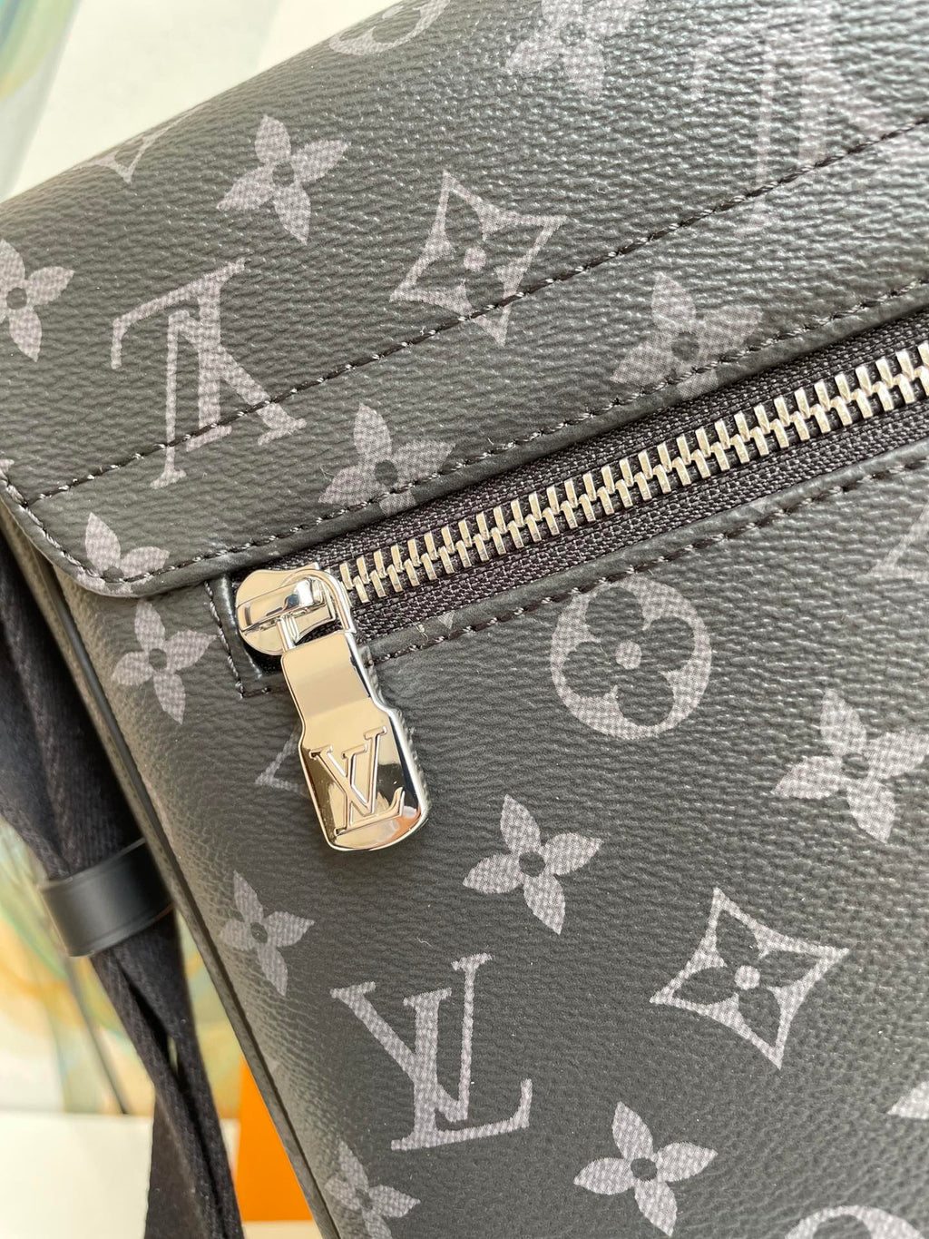 Louis Vuitton Diorstrict MM Monogram Eclipse Canvas For Men, Bags, Shoulder And Crossbody Bags 12.2in/31cm Louis Vuitton M44001