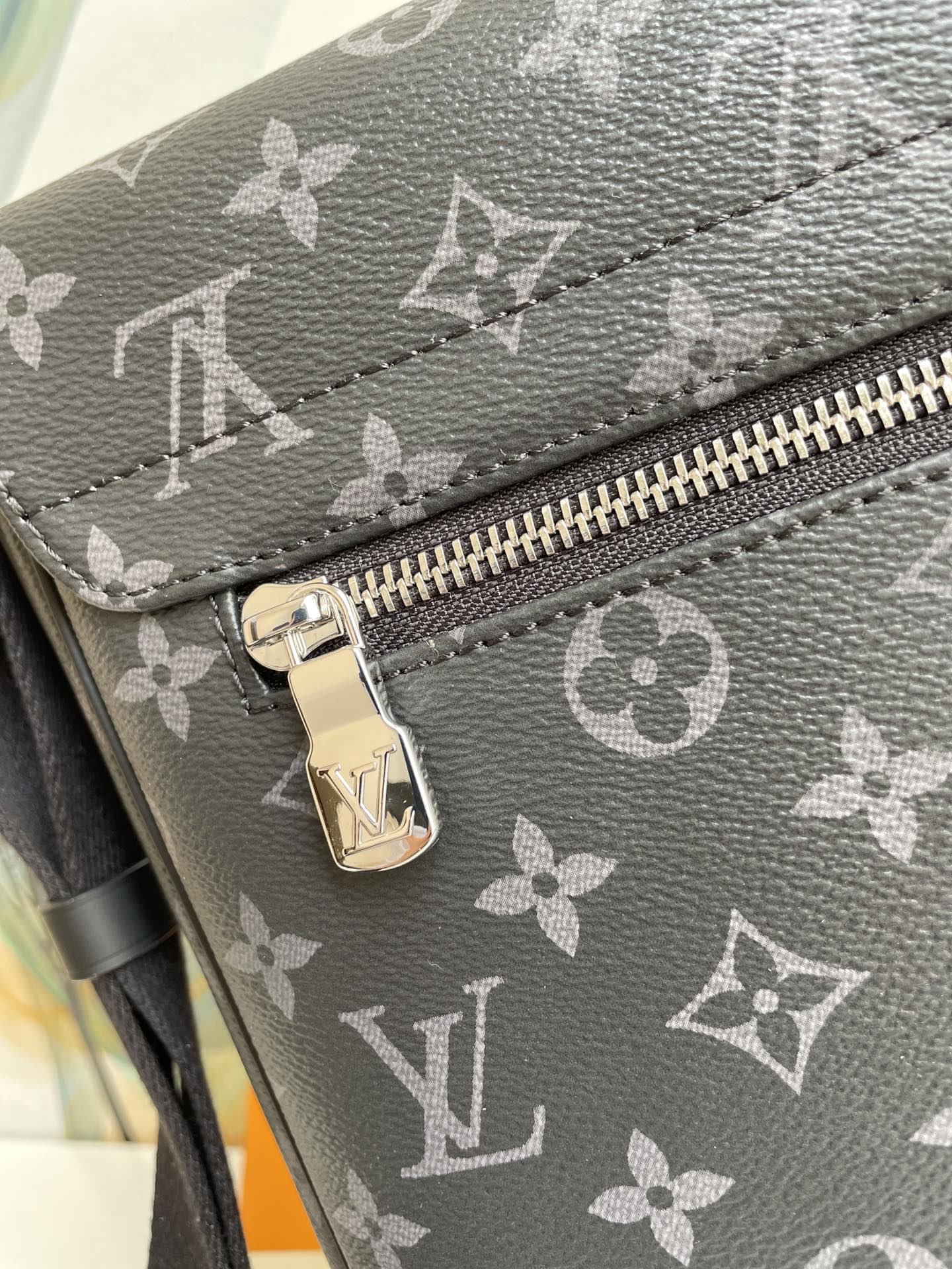 Louis Vuitton GLAMIstrict MM Monogram Eclipse Canvas For Men, Bags, Shoulder And Crossbody Bags 12.2in/31cm Louis Vuitton M44001