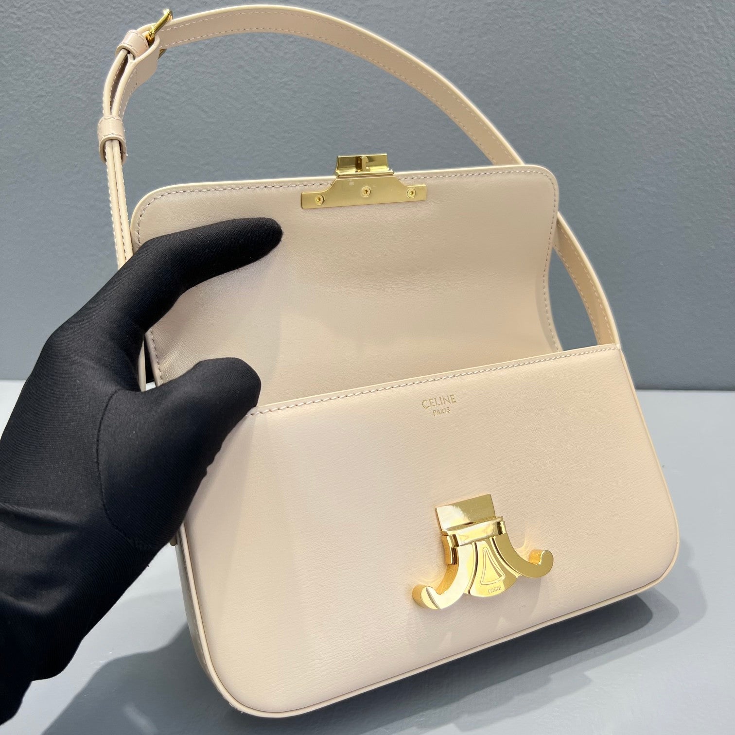 Triomphe Shoulder Bag Beige For Women 8in/20.5cm