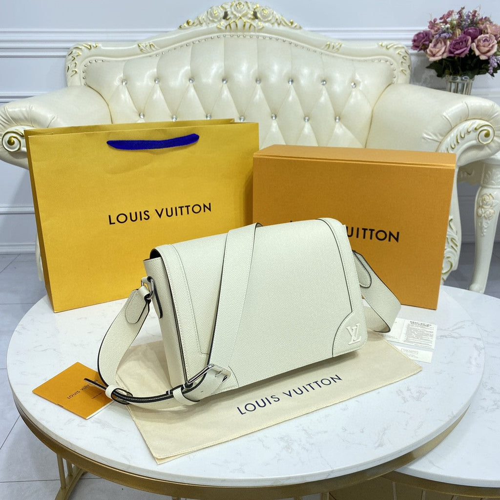 Louis Vuitton New GlamIap Messenger Bag Taiga White For Men, Bags, Shoulder And Crossbody Bags 11.1in/28.3cm Louis VuittonÃƒâ€šÃ‚Â 