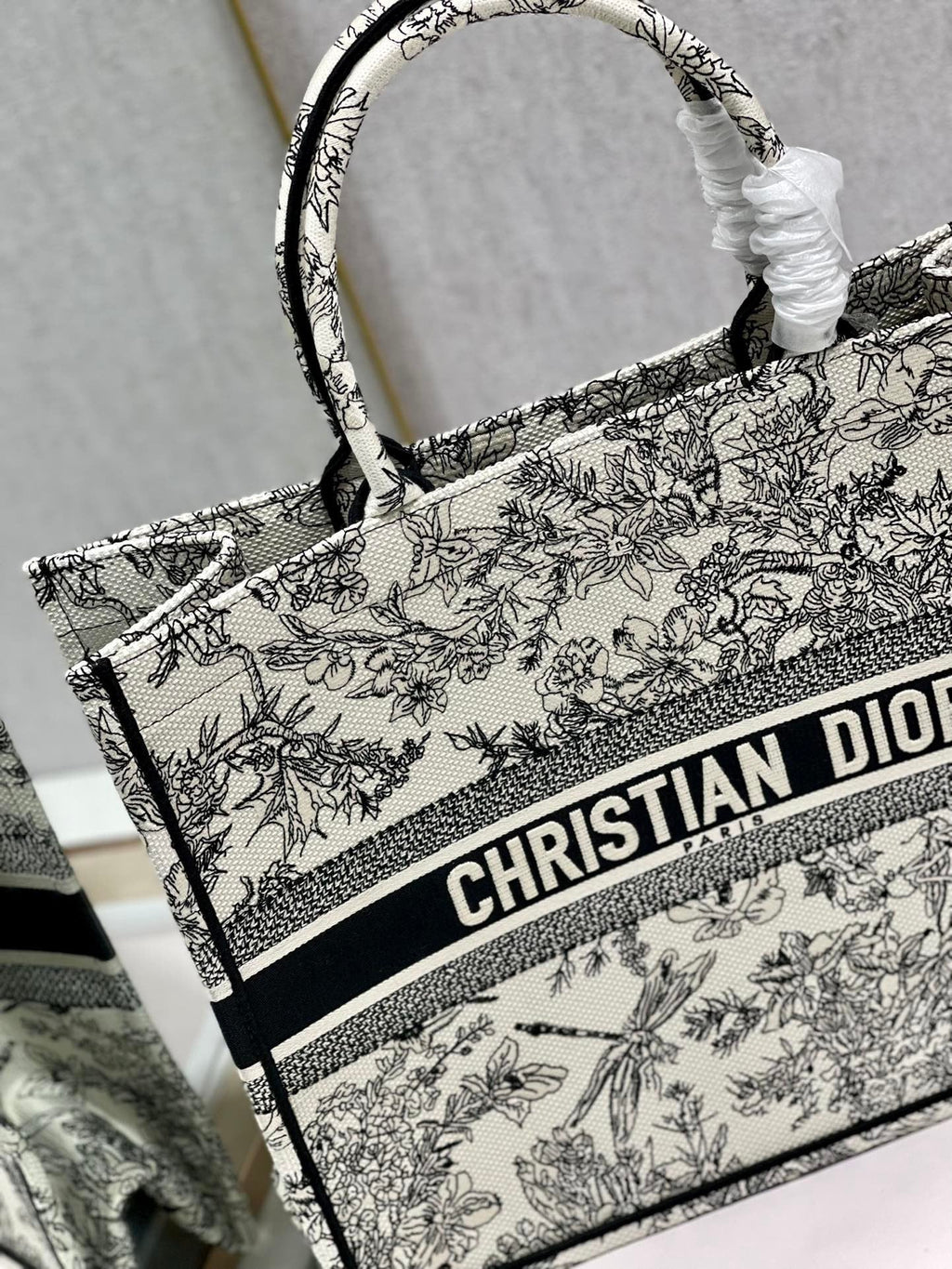 Dior Large Book Tote Blue Toile de Jouy Flowers Embroidery, Blue/Beige, For Women Women’s Handbags, Shoulder Bags, 42cm CD M1286ZTQW_M808