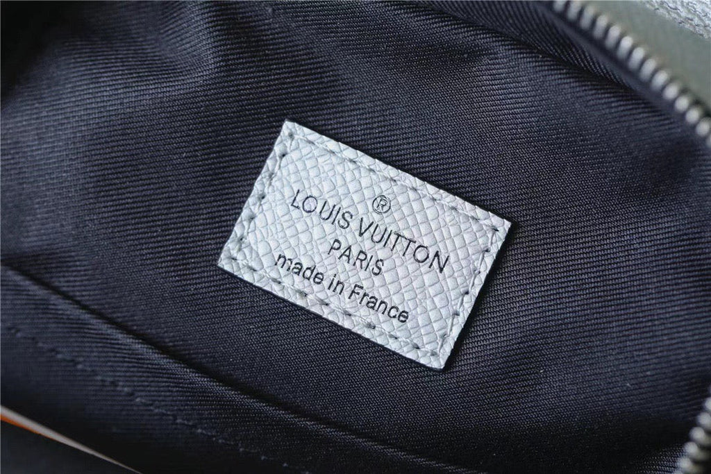 Louis Vuitton Outdoor Sling Bag Taigarama Gunmetal Gray For Men, Bags, Crossbody Bags 8.3in/21cm Louis Vuitton 