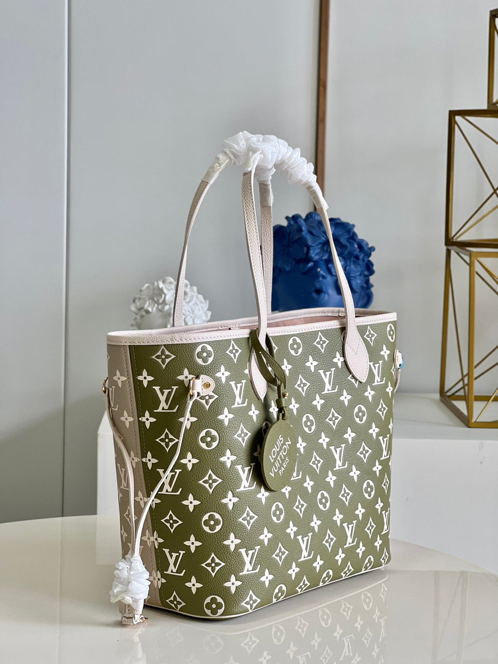 Louis Vuitton Neverfull MM Monogram Empreinte Khaki/Beige For Women,  Tote Bags 12.2in/31cm Louis Vuitton M46102