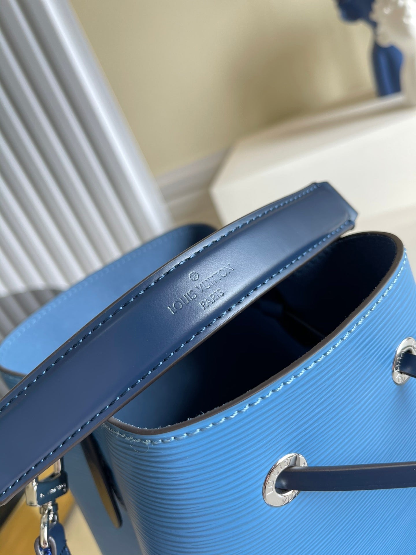 Louis Vuitton NeoNoe Burberry Bucket Bag Bleuet Blue For Women,  Shoulder And Crossbody Bags 7.9in/20cm Louis Vuitton M57691