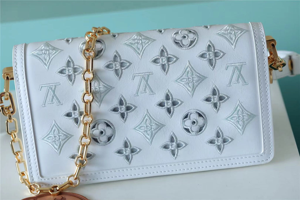 Louis Vuitton Dauphine East West Monogram White For Women,  Shoulder and Crossbody Bags 9.6in/24.5cm Louis Vuitton M20739