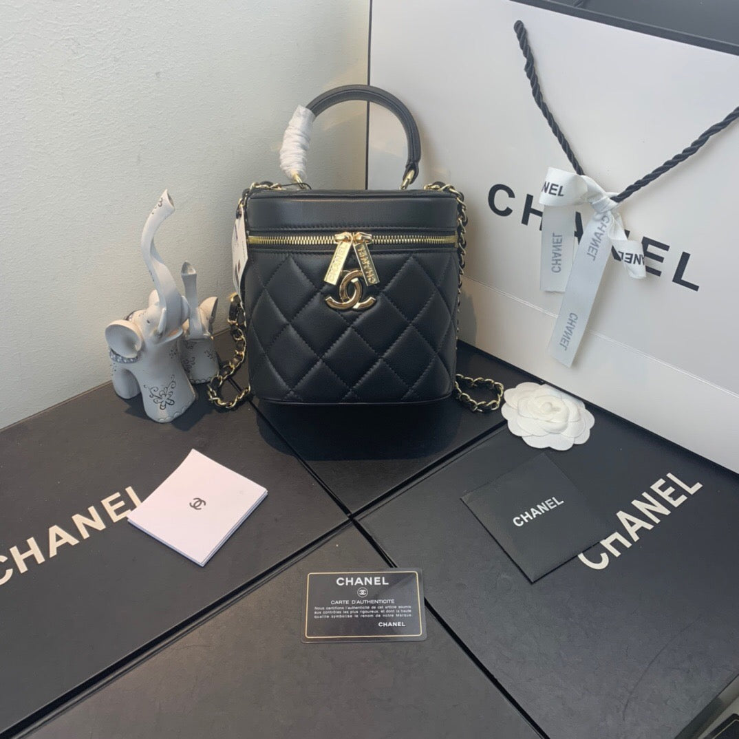 Chanelouis Vuittonanity Case Gold Hardware Black For Women Handbags, Shoulder Bags 7.9in/20cm AS2061Ã‚Â 