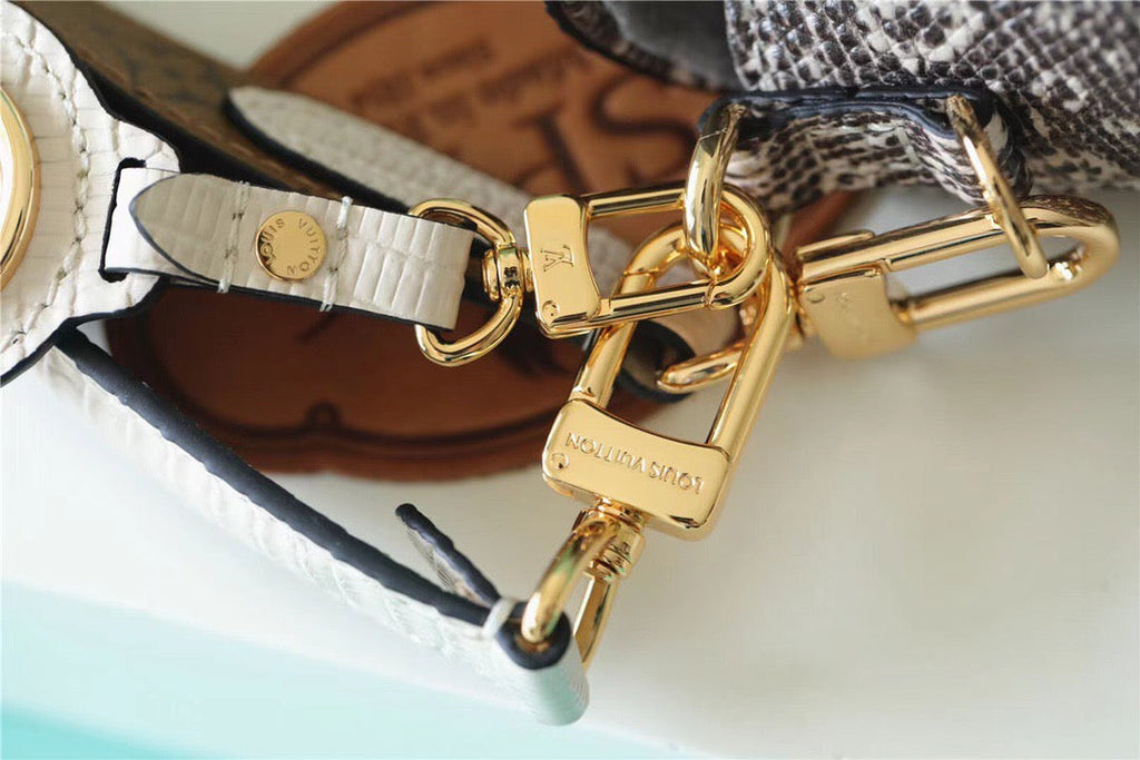Louis Vuitton Swing Monogram SiLouis Vuittoner For Women,  Shoulder And Crossbody Bags 24cm/9.4in Louis VuittonÃƒâ€šÃ‚Â 
