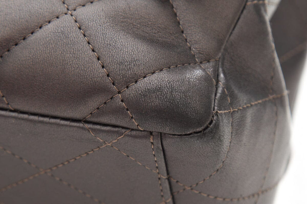 Chanel 2009-2010 Maxi Classic Flap Gunmetal Quilted Lambskin Handbag W SiLouis Vuittoner HW