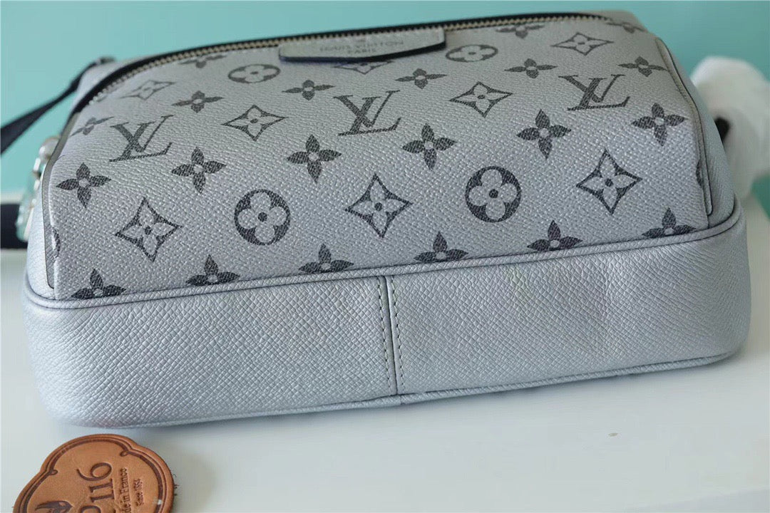 Louis Vuitton Outdoor Messenger Bag Monogram/Taiga Gunmetal Grey For Men, Bags, Shoulder And Crossbody Bags 10.2in/26cm Louis Vuitton M30830