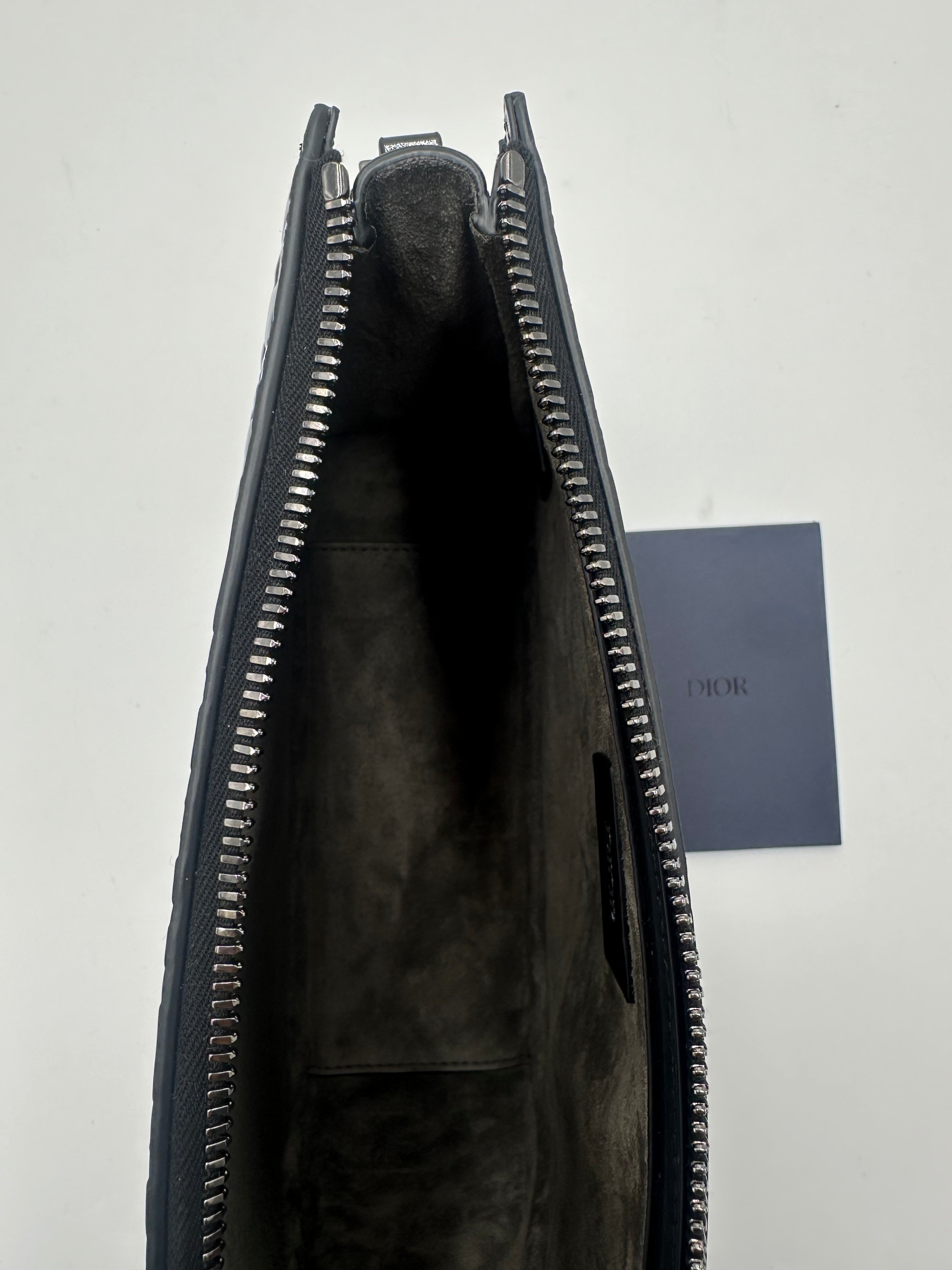 Christian Dior Zip Pouch Leather Black Leather Crossbody Bag Bag (Pre-Owned)