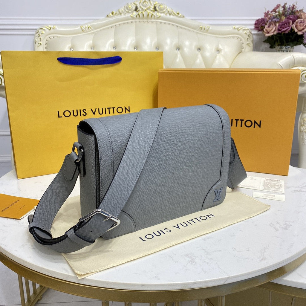 Louis Vuitton New GlamIap Messenger Bag Taiga Grey For Men, Bags, Shoulder And Crossbody Bags 11.1in/28.3cm Louis Vuitton