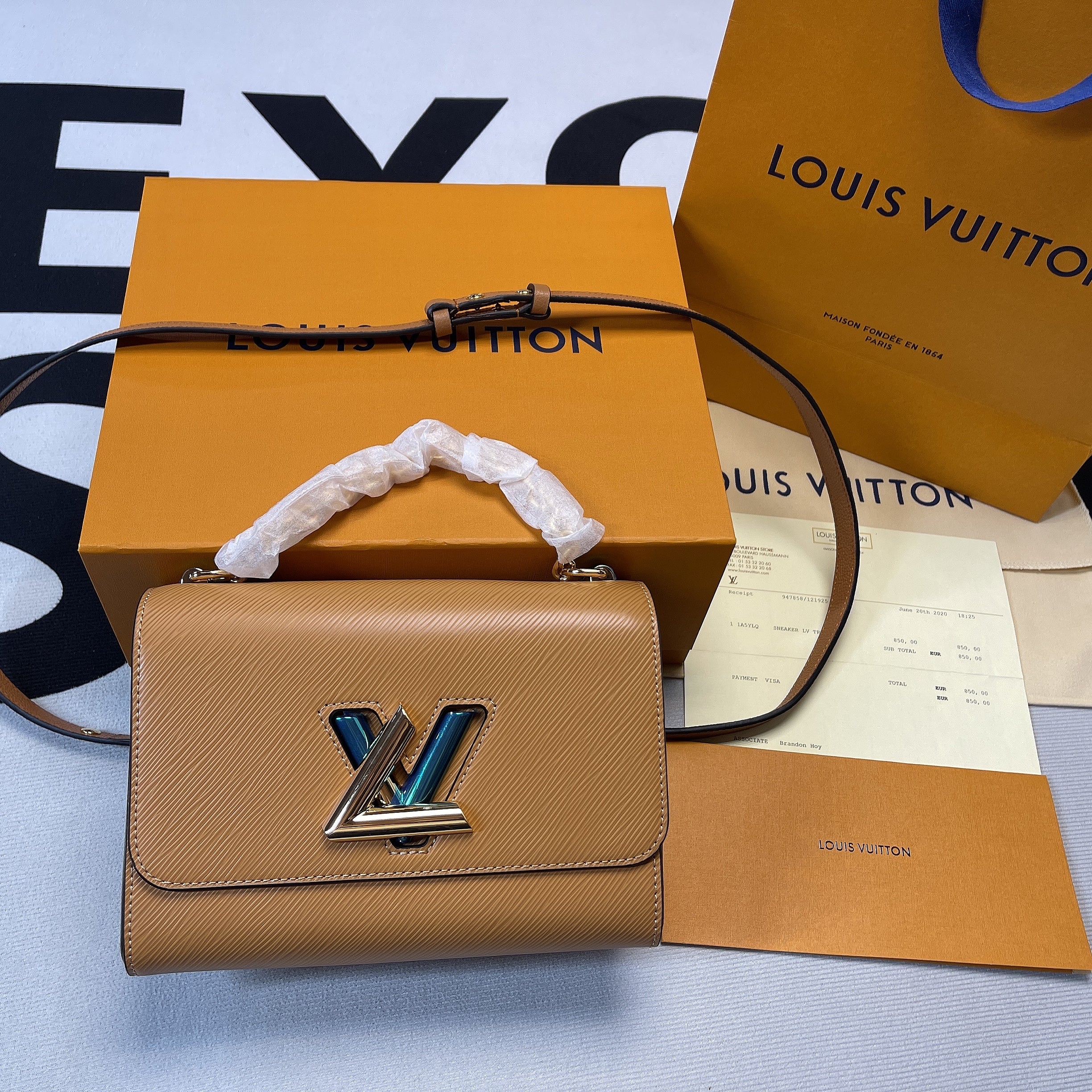 Louis Vuitton Twist MM Epi Gold Miel Brown For Women, WomenÃƒÂ¢Ã¢â€šÂ¬Ã¢â€žÂ¢s Bags, Shoulder And Crossbody Bags 9.1in/23cm Louis Vuitton M59686