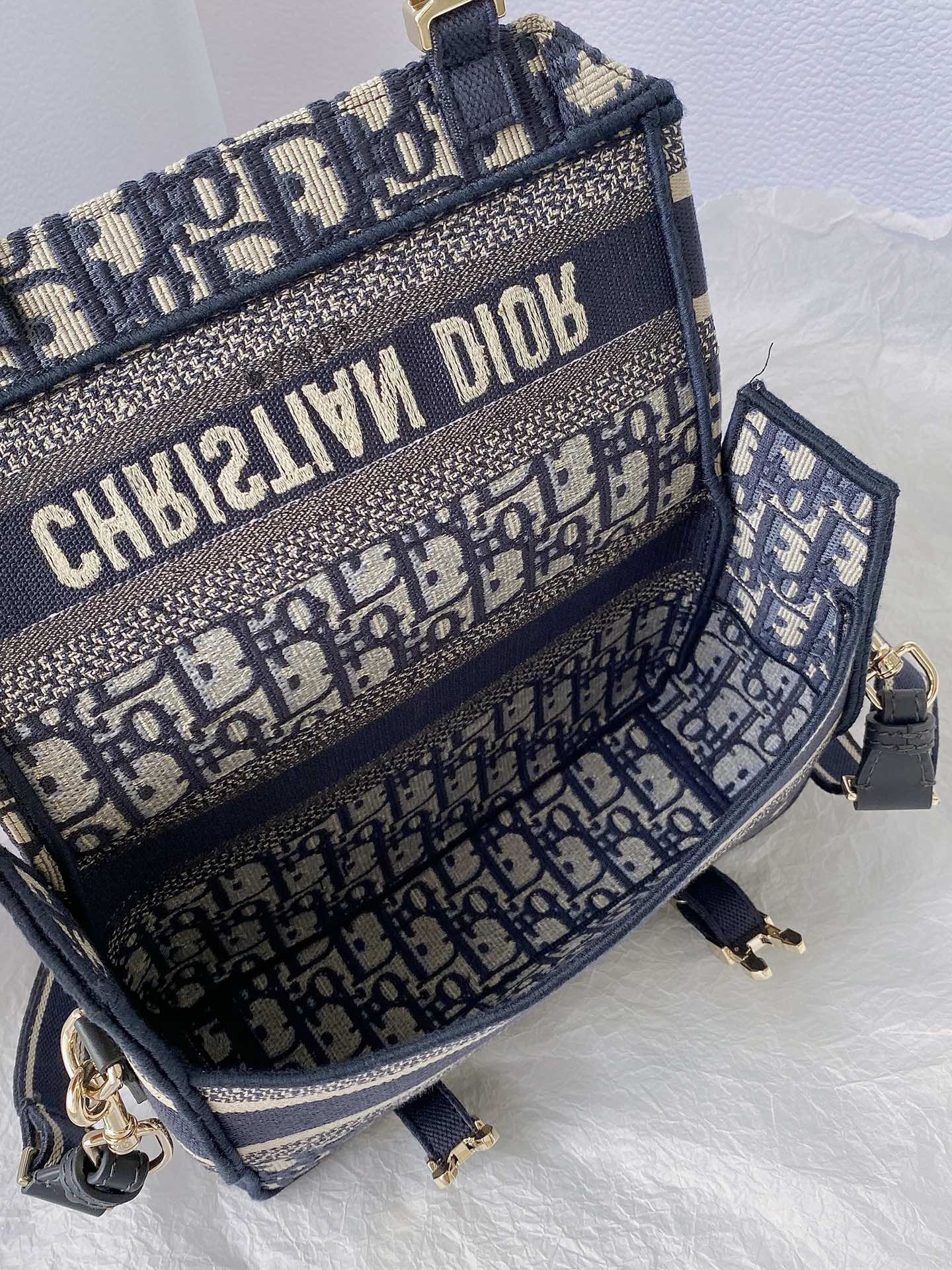 Dior Small DYORCAMP Bag Blue Oblique Embroidery, Blue Handbags, Shoulder Bags, Crossbody Bags, 23cm CD M1241ORIW_M928
