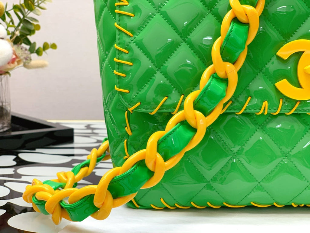 Chanelouis Vuittoninyl Classic Green and Yellow Shoulder bag For Women 29cm/11.5in