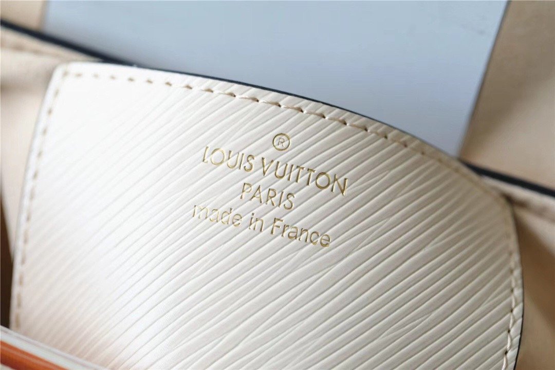 Louis Vuitton Twist MM Epi White For Women, WomenÃƒÂ¢Ã¢â€šÂ¬Ã¢â€žÂ¢s Bags, Shoulder And Crossbody Bags 9.1in/23cm Louis Vuitton