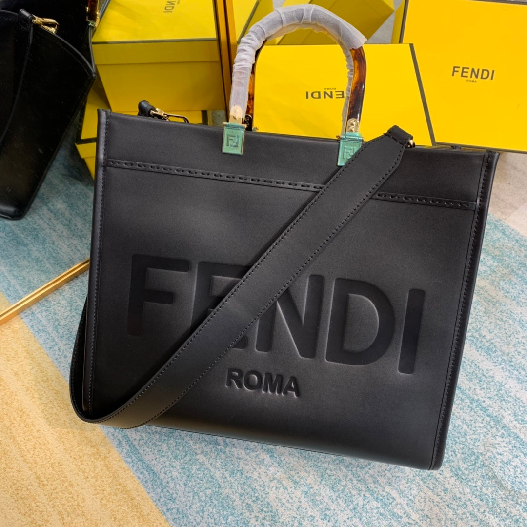 Sunshine MeDiorum Black For Women, Women’s Handbags, Shoulder And Crossbody Bags 13.7in/35cm FF 8BH386ABottega VenetaLF0KUR