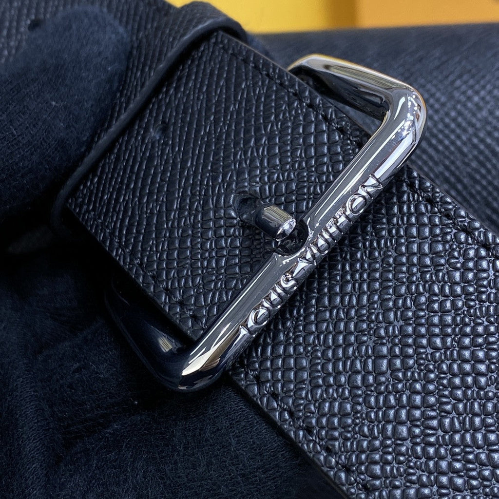 Louis Vuitton New GlamIap Messenger Bag Taiga Black For Men, Bags, Shoulder And Crossbody Bags 11.1in/28.3cm Louis Vuitton M30807