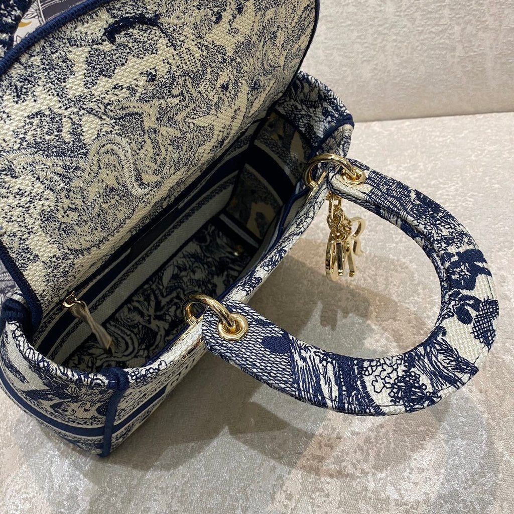 Dior MeDiorum Lady D-Lite Bag Blue Toile de Jouy Reverse Embroidery, Blue Handbags, Crossbody Bags, 24cm CD M0565ORGO_M928